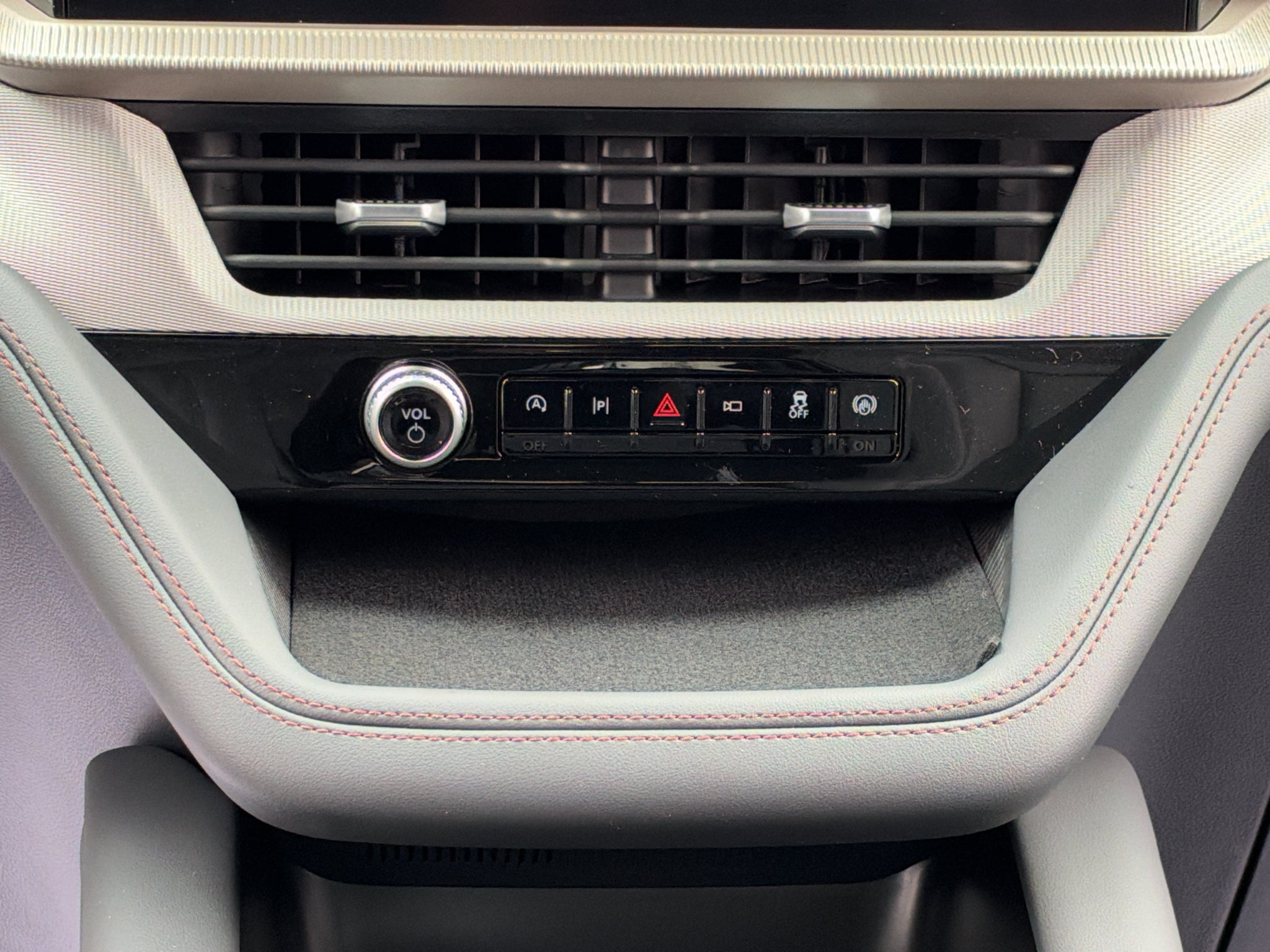 2027 Ford Explorer Active w/200A Pkg