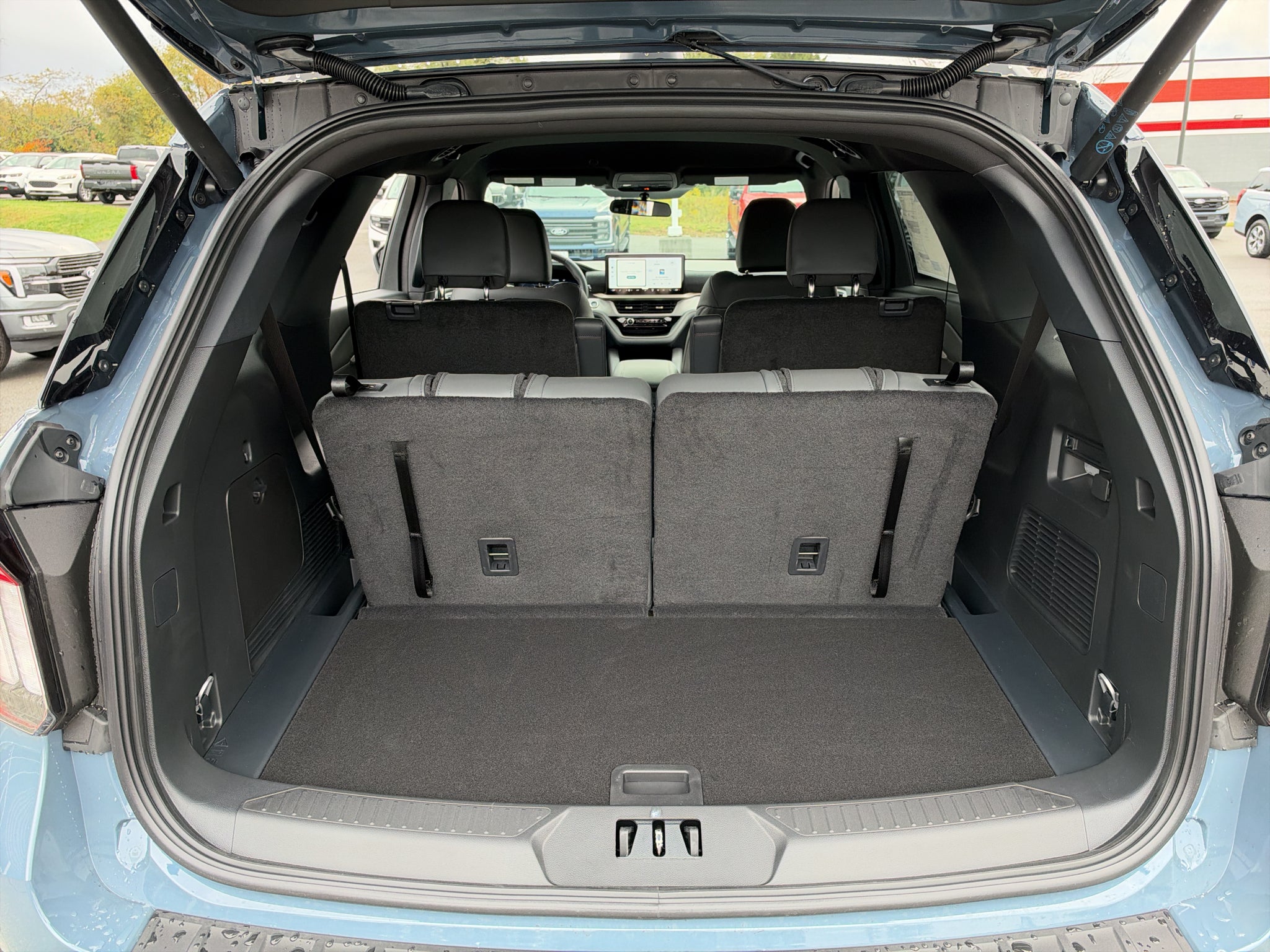 2027 Ford Explorer Active w/200A Pkg
