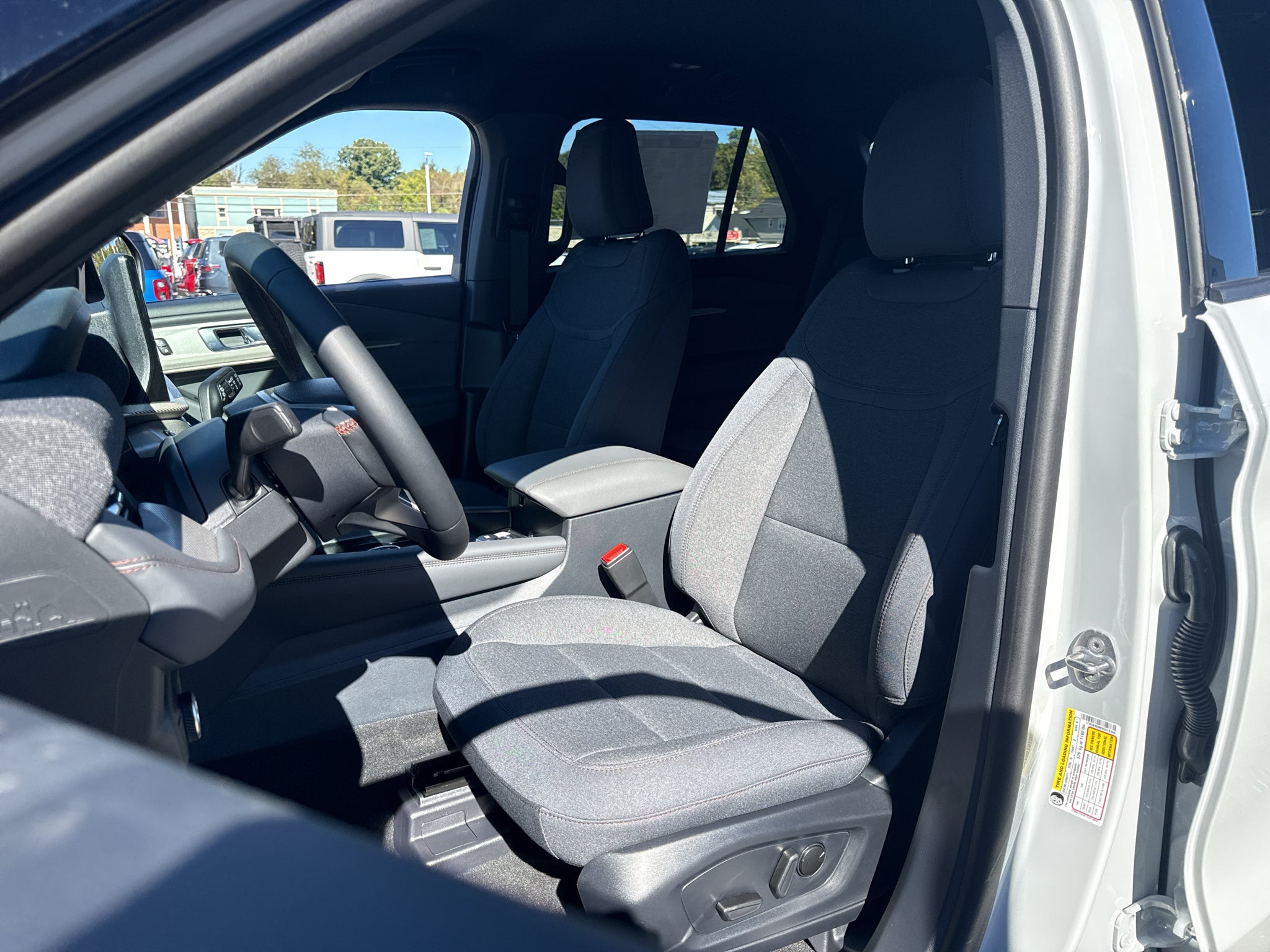 2027 Ford Explorer Active w/200A Pkg