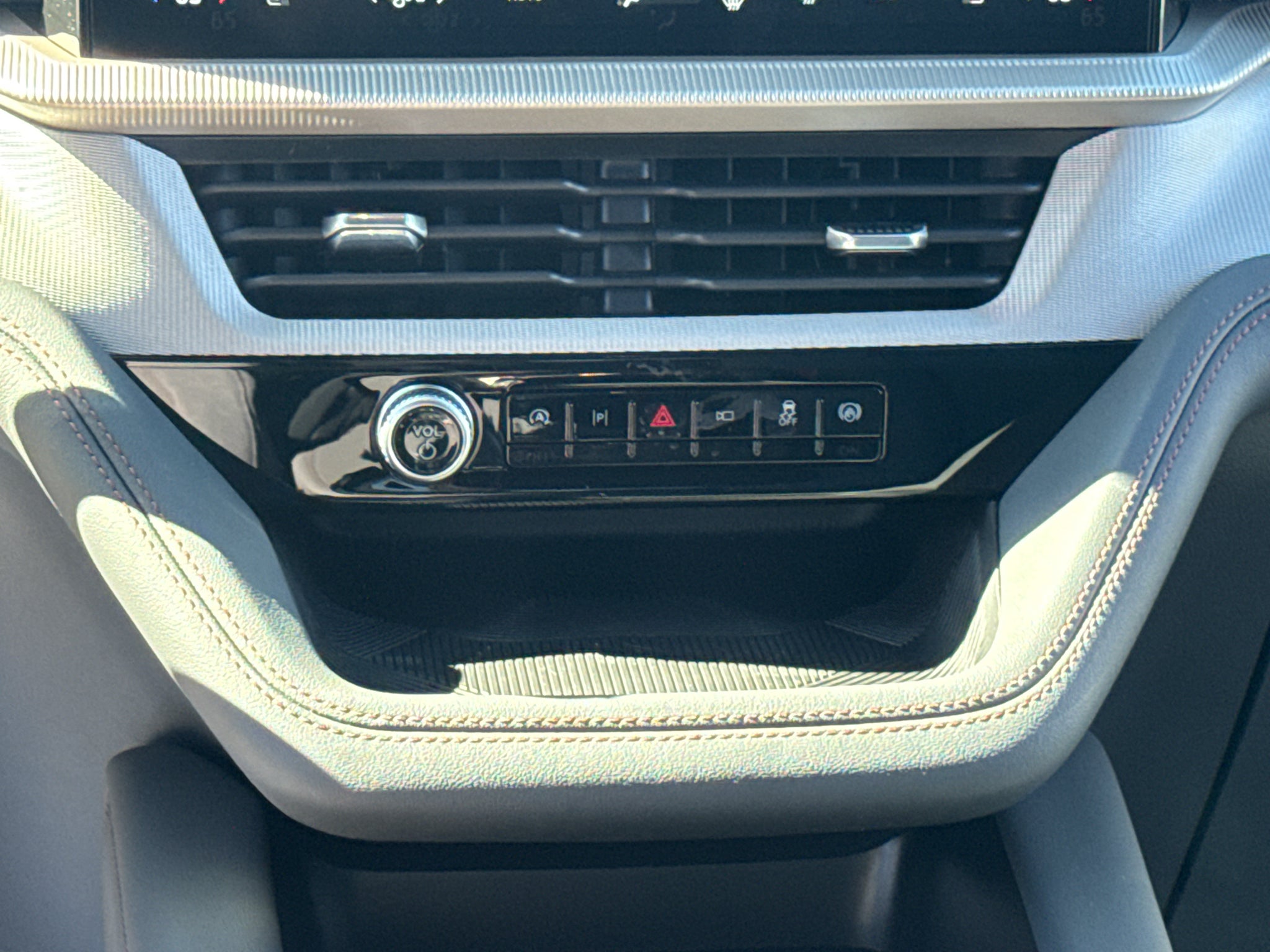 2027 Ford Explorer Active w/200A Pkg