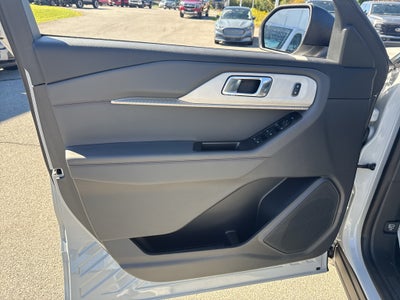 2027 Ford Explorer Active w/200A Pkg