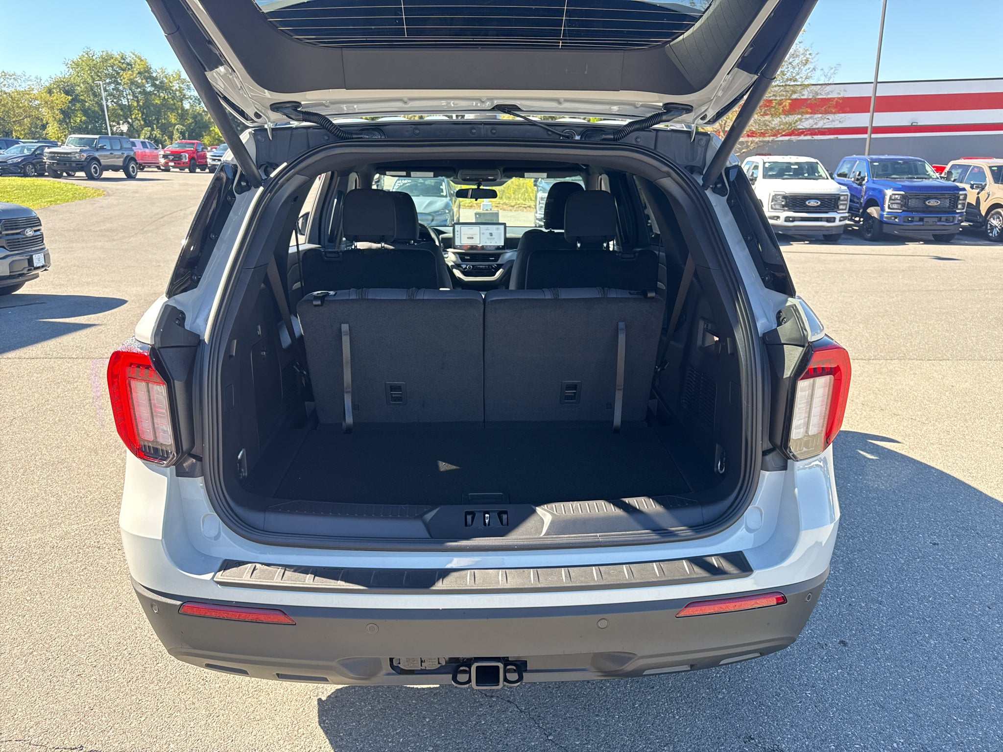 2027 Ford Explorer Active w/200A Pkg
