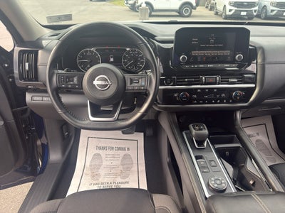 2025 Nissan Pathfinder SV