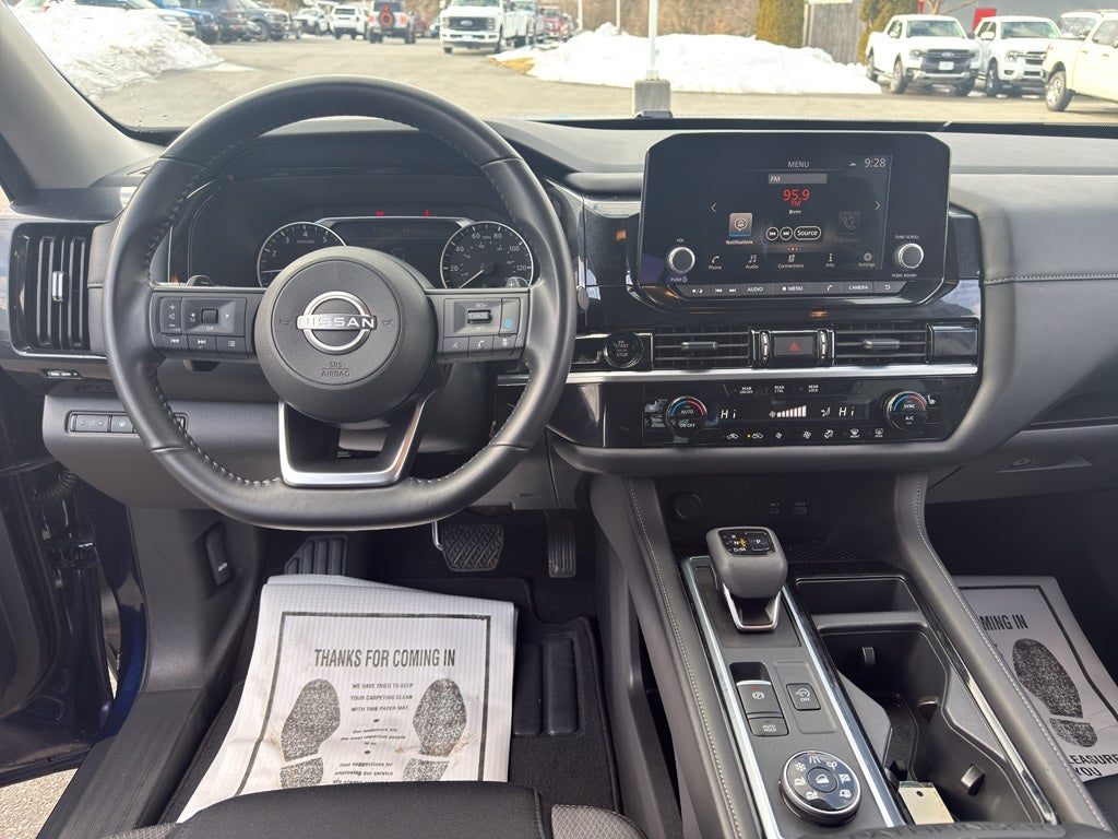 2025 Nissan Pathfinder SV