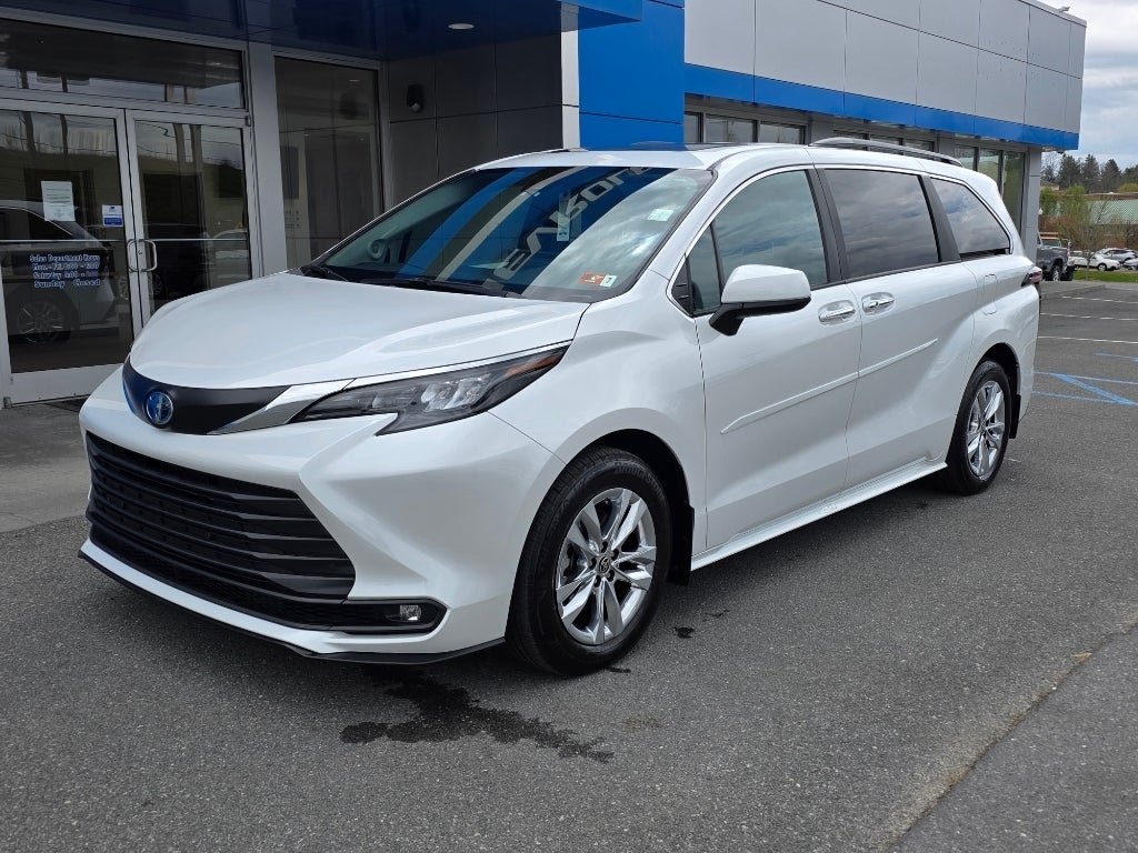 2025 Toyota Sienna XLE