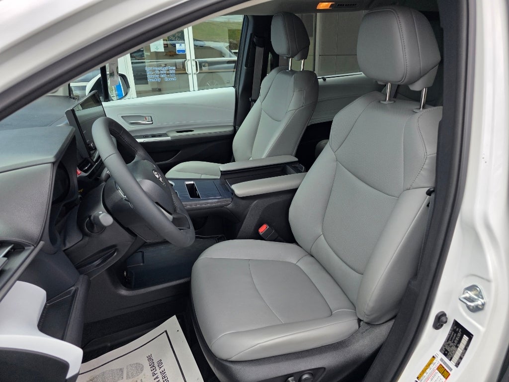 2025 Toyota Sienna XLE