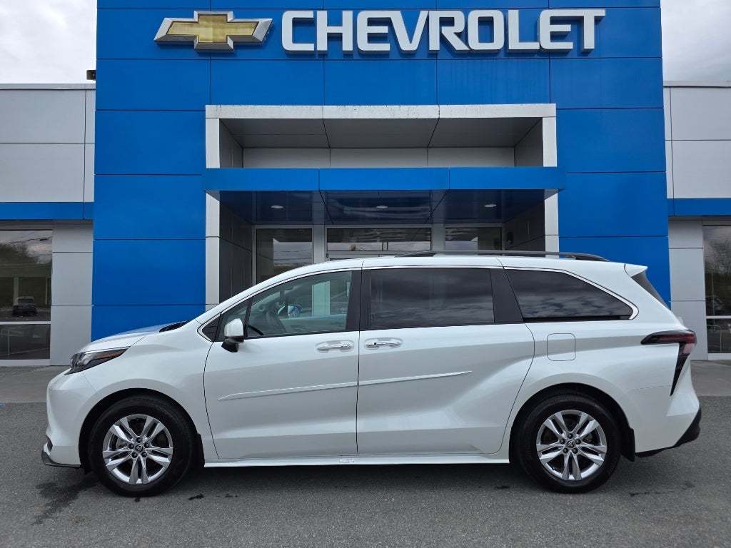 2025 Toyota Sienna XLE