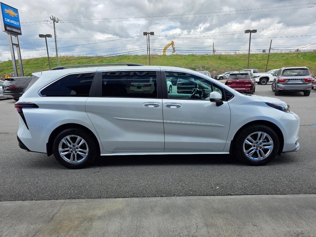 2025 Toyota Sienna XLE