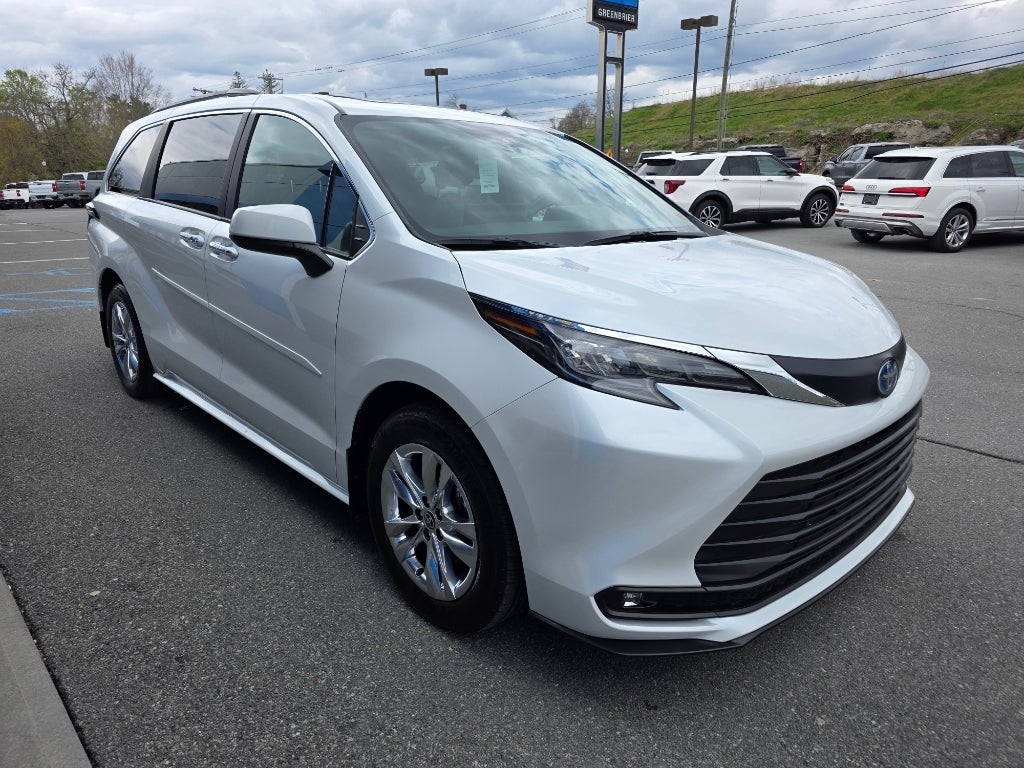 2025 Toyota Sienna XLE