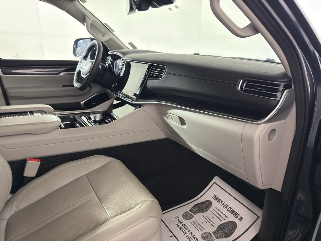 2023 Jeep Wagoneer L Base