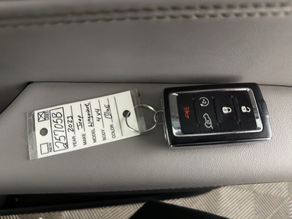 2023 Jeep Wagoneer L Base