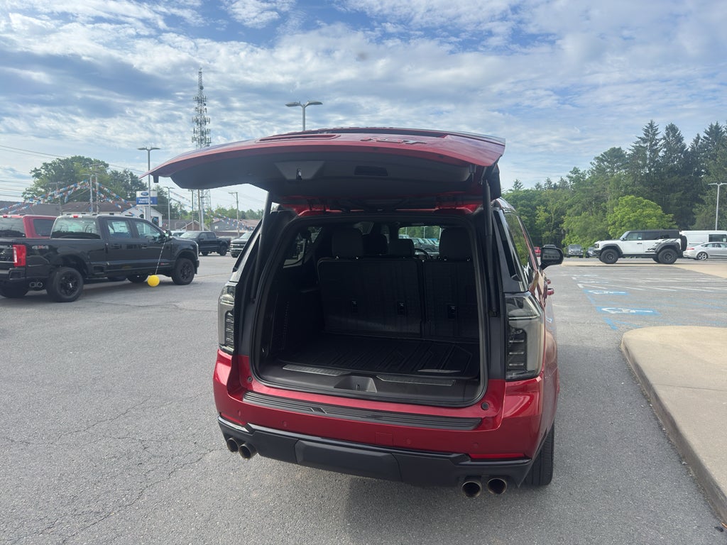 2025 Chevrolet Suburban RST