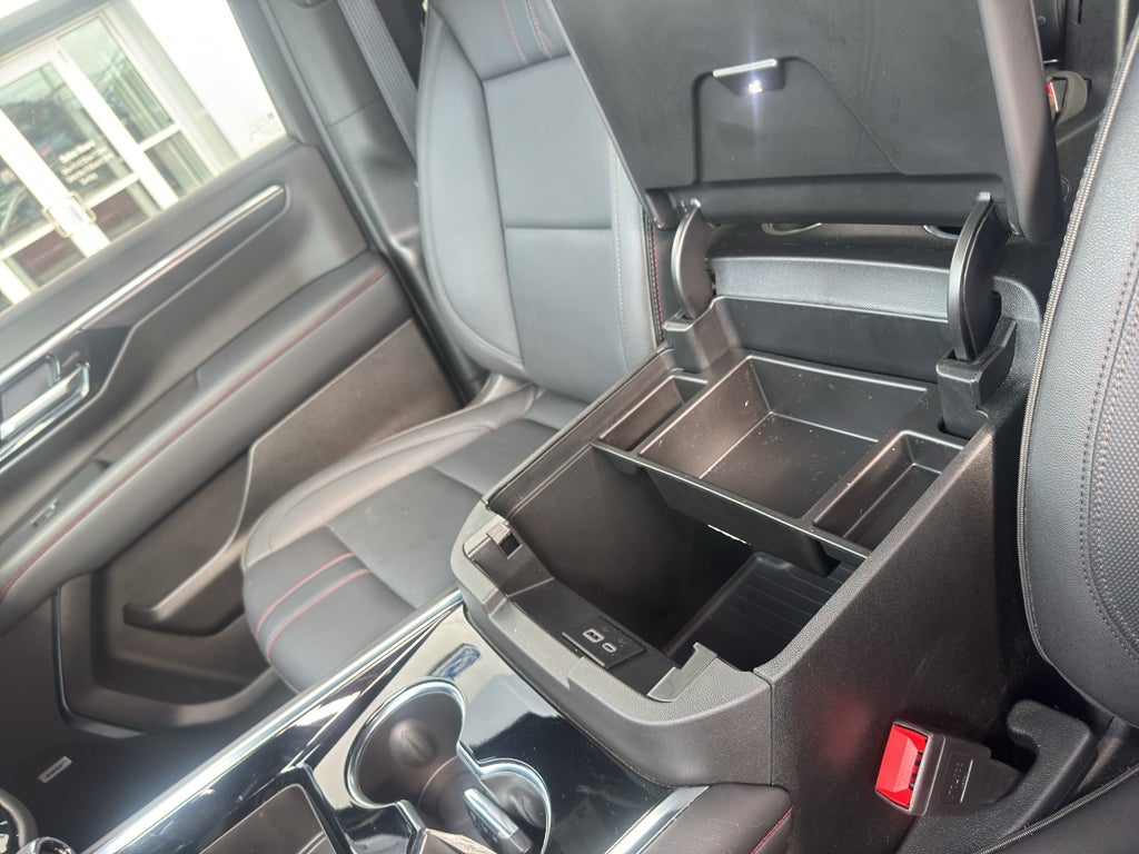 2025 Chevrolet Suburban RST